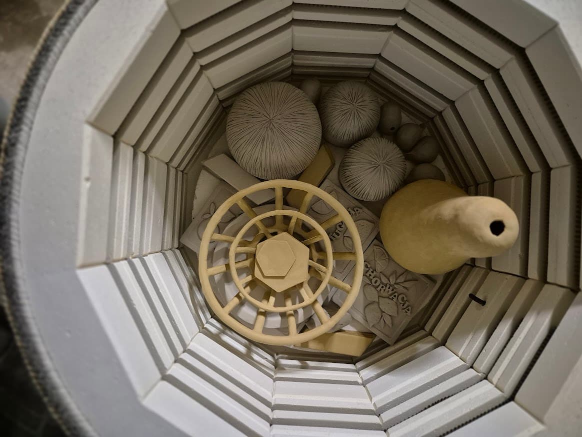 Gallery image 3 for Kształtowanie błota w ceramikę!